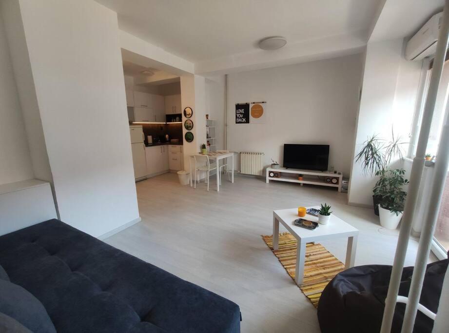 City Center White Apartment! Σκόπια Εξωτερικό φωτογραφία