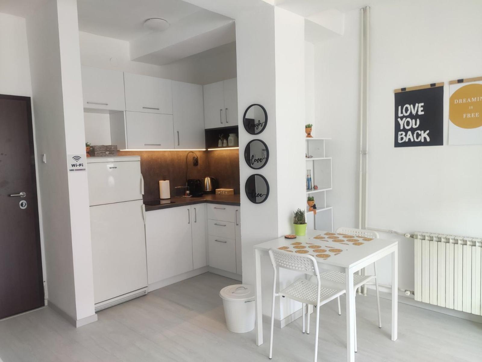 City Center White Apartment! Σκόπια Εξωτερικό φωτογραφία