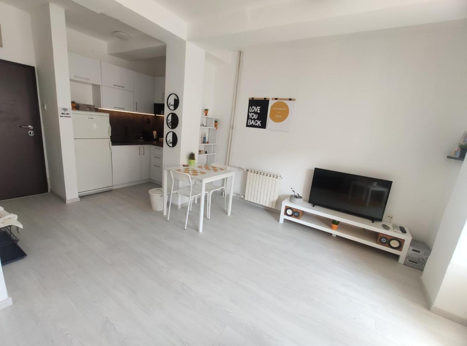 City Center White Apartment! Σκόπια Εξωτερικό φωτογραφία
